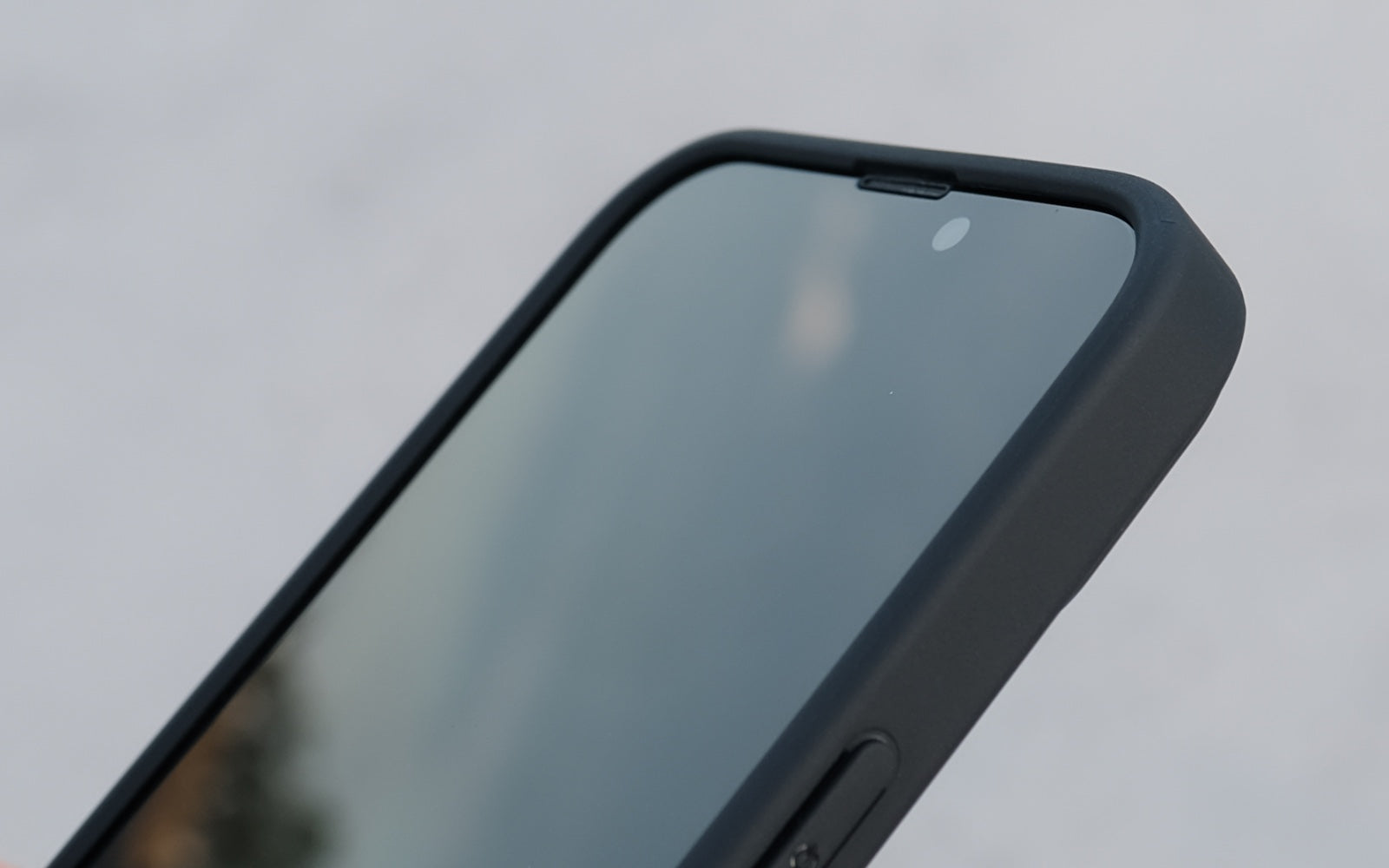Bare Armour - Minimalist Shock Resistant Case with MagSafe for iPhone 13 and iPhone 13 mini - Display Lip