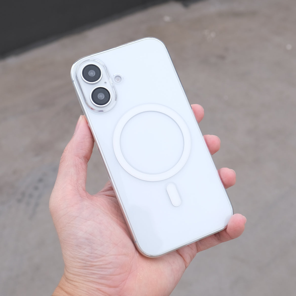 The Bare Case - iPhone 16 用最薄クリア MagSafe ケース