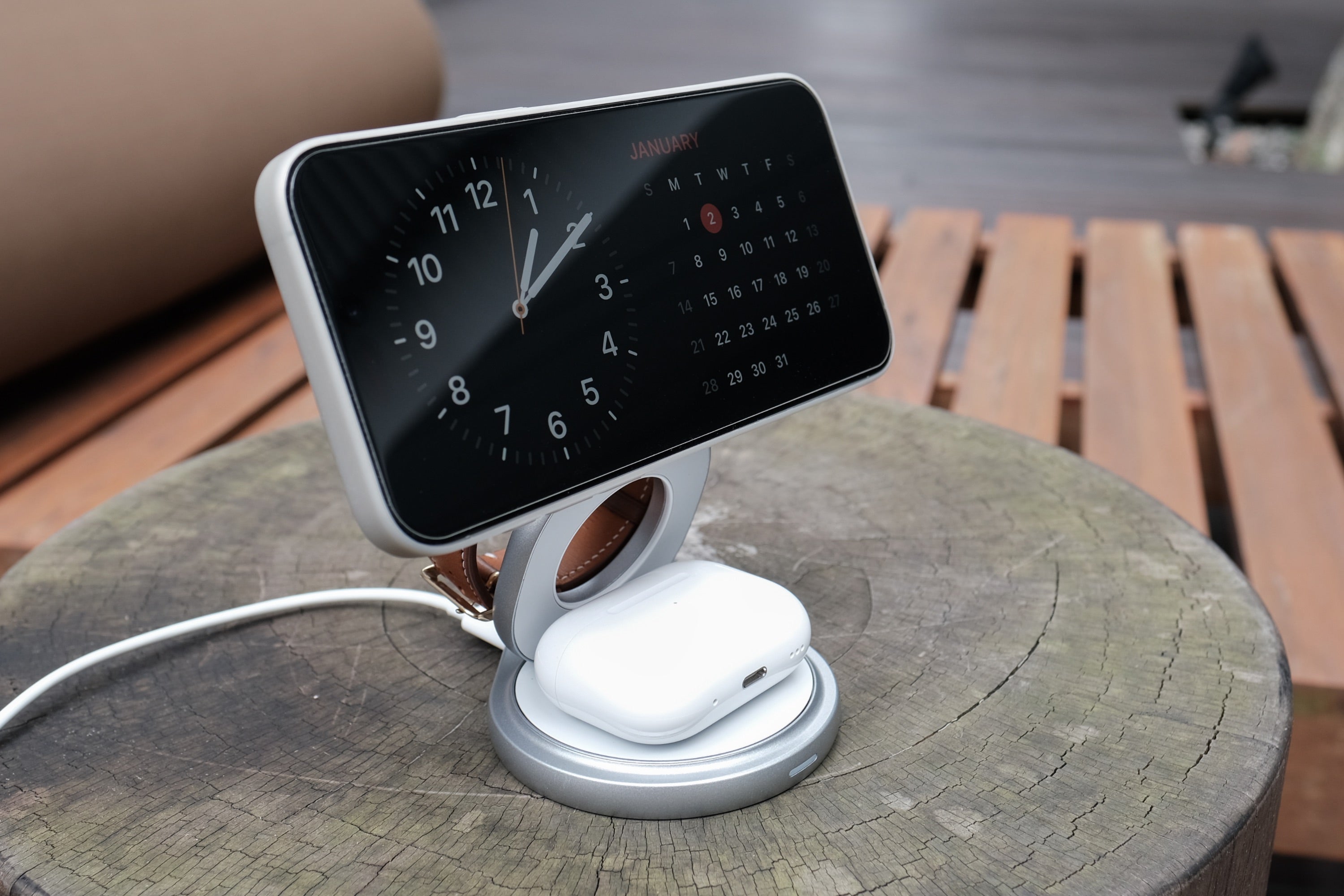 The Nexus 3-in-1 Wireless Charger - Landscape Mode